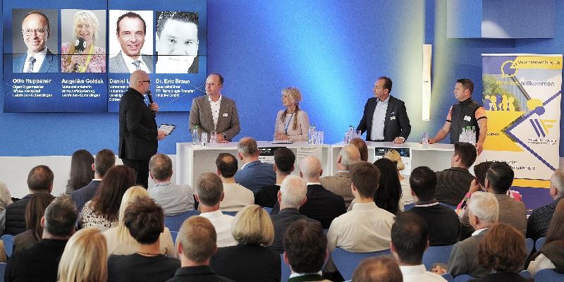 Paneldiskussion vor Publikum bei einer Startup-Night in Leinfelden-Echterdingen.