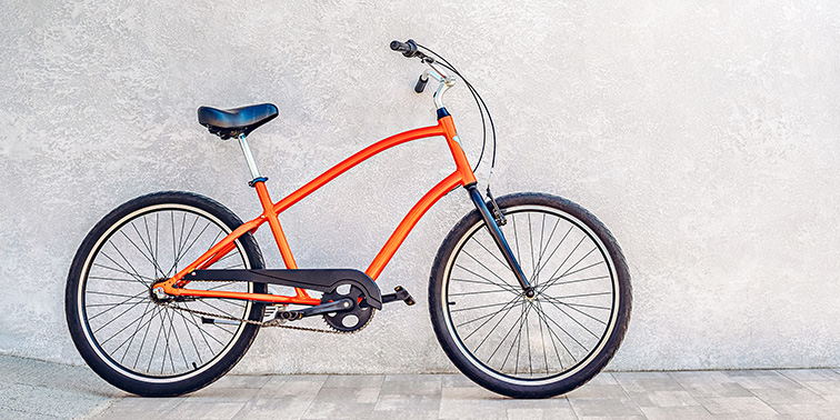 Fahrrad mit orangenen Rahmen