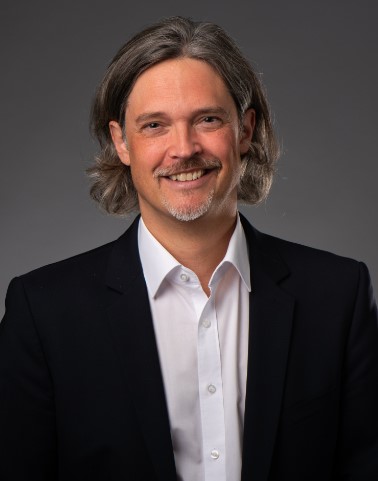 Portraitfoto des Ersten Bürgermeisters Benjamin Dihm