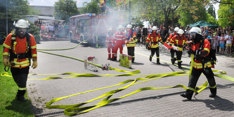 Feuerwehrleute bei einem Übungseinsatz