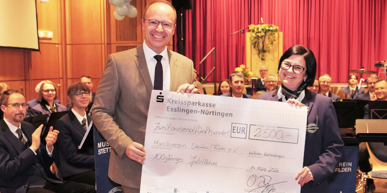 OB Ruppaner bei der Scheckübergabe