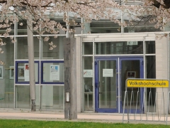 Eingang der Volkhochschule in Leinfelden