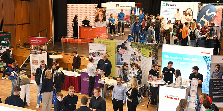 Börse deiner Zukunft Viele Besucher bei einer Berufsinformationsmesse