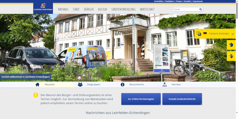 Screenshot der Startseite der Stadt Leinfelden-Echterdingen mit Rathaus-Foto, Menüleiste und Sprachauswahl