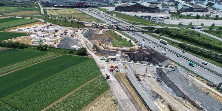 Stuttgart 21 am Landesflughafen Messe Stuttgartt, A8 und S21-Flughafentunnel-Baustelle