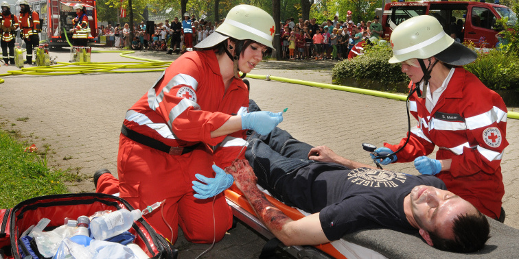 Feuerwehrleute bei einem Übungseinsatz