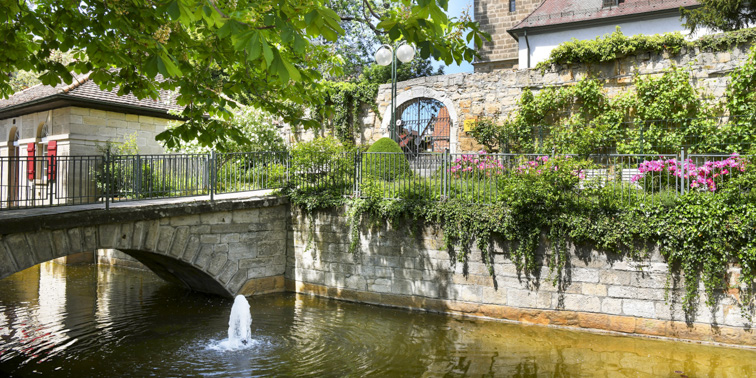 Kirchplatz mit Pfarrwette in Echterdingen als kühler Ort