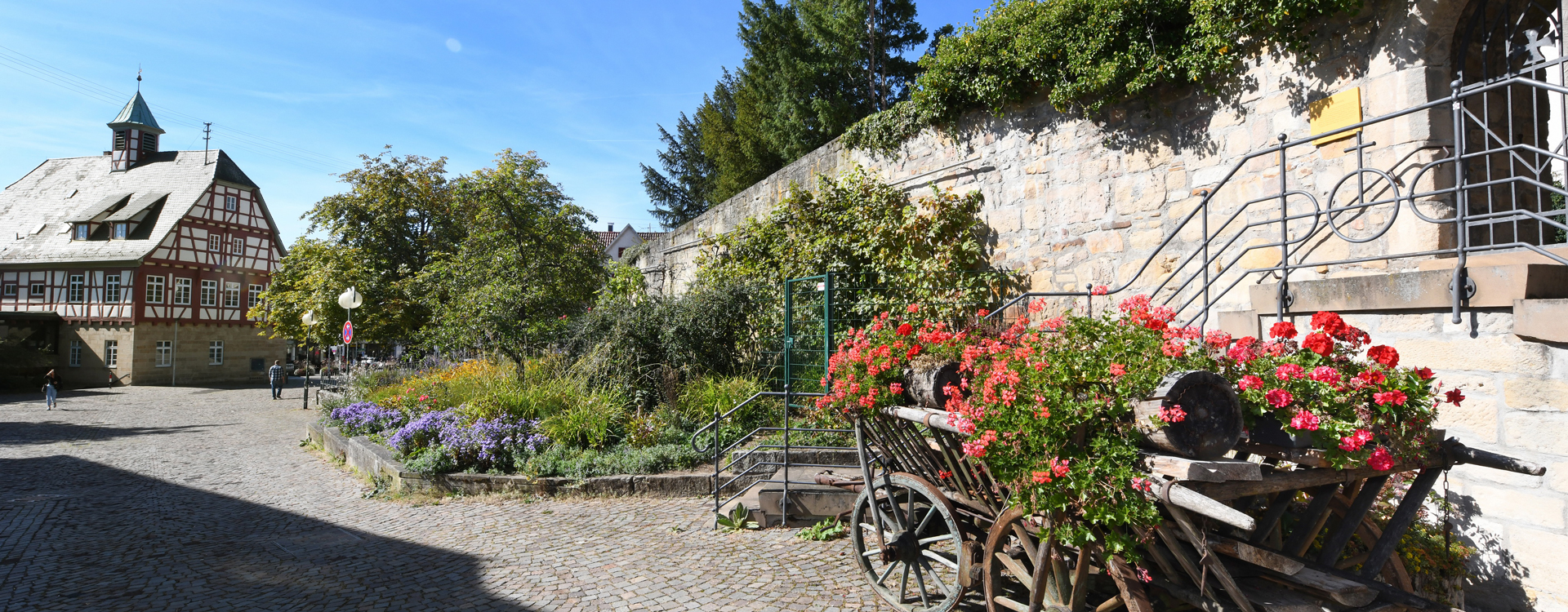 Zur Seite der Stadtverwaltung Rathaus Echterdingen