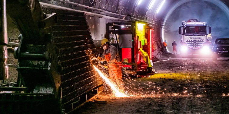 Bauarbeiten im Flughafentunnel