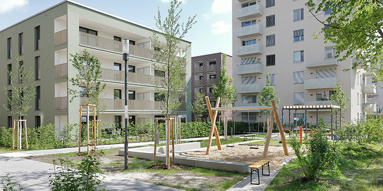 Neue Wohngebäude, davor ein Spielplatz und grüne Bäume in einem Stadtentwicklungsgebiet