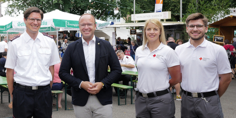 Oberbürgermeister Otto Ruppaner mit Vertretern des DRK