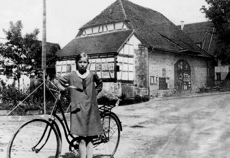 Zehntscheuer Unteraichen mit angebautem Fruchtkasten Zehntscheuer Unteraichen mit angebautem Fruchtkasten